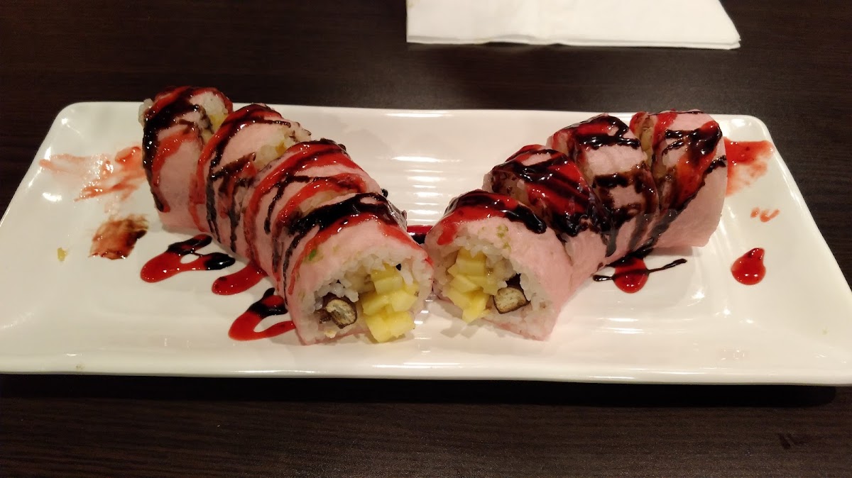 Plats de sushi assortis / Assorted Sushi Dishes